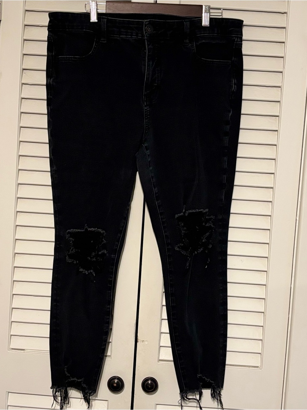 American Eagle Outfitters Black Skinny Distressed Jeans
